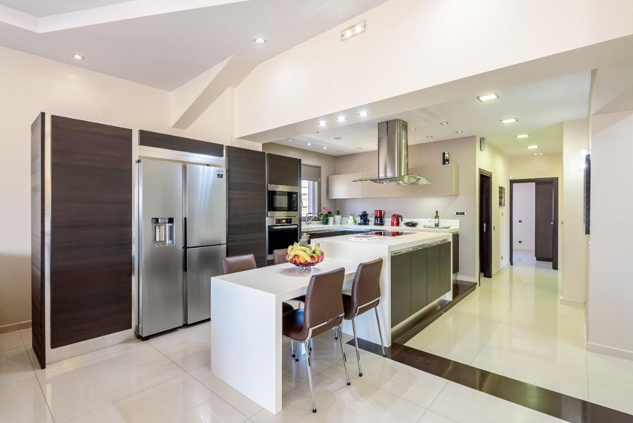 Luxury Villa In City Center With Rooftop Swimming Pool Chania  Exteriér fotografie